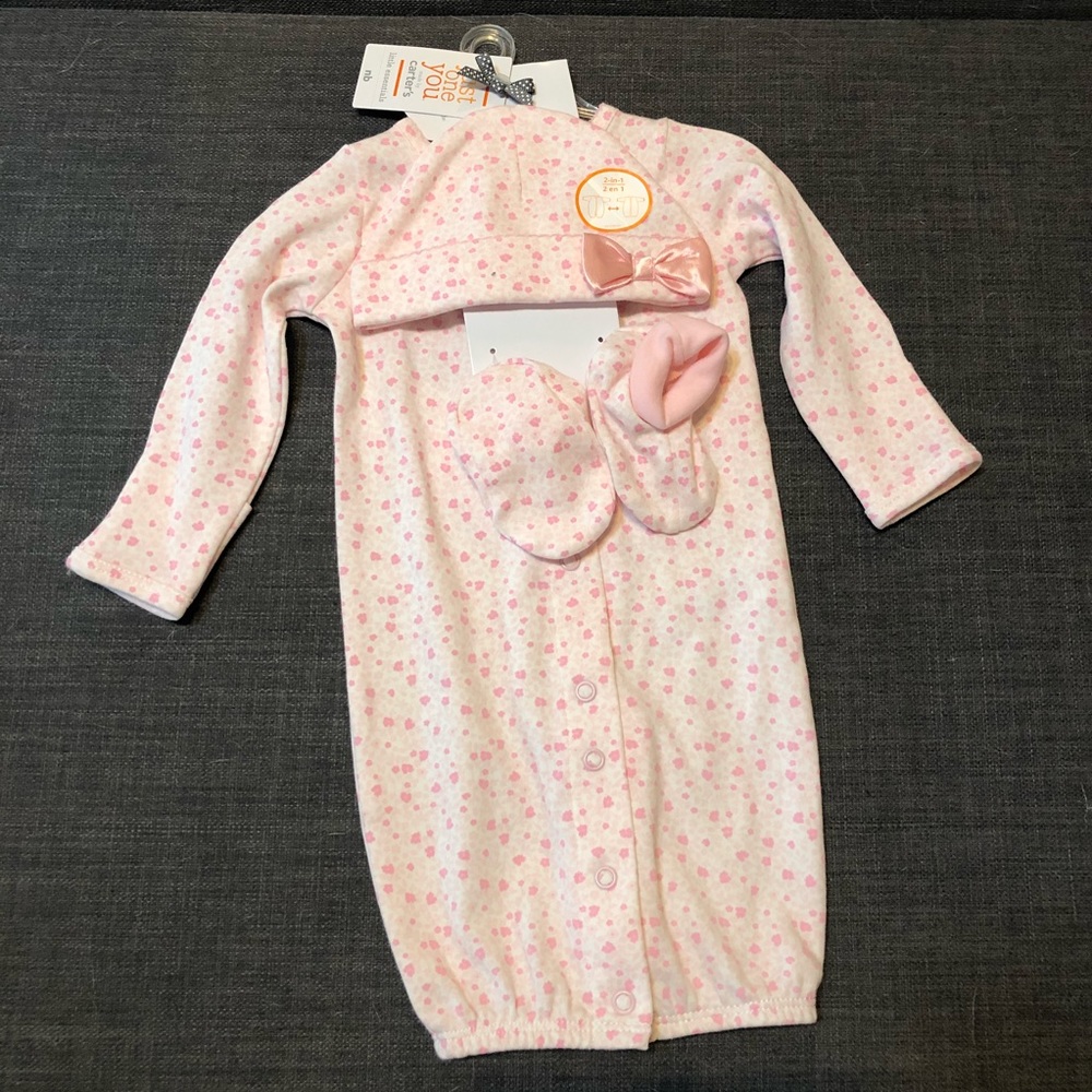 NEW-Newborn girl gift set (onesie, hat, mittens)